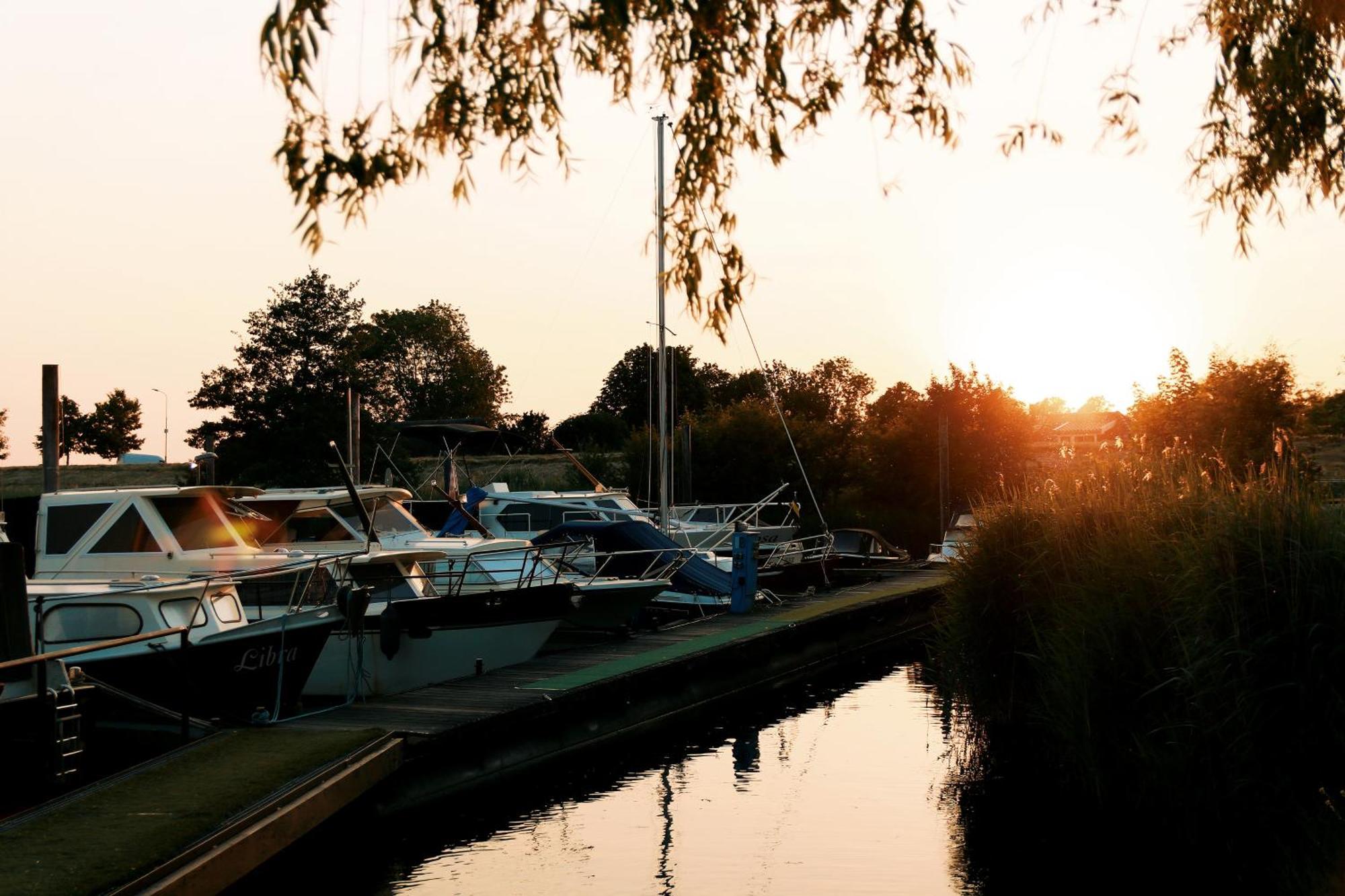 Floatel - De Schans Alphen Benedeneind Buitenkant foto